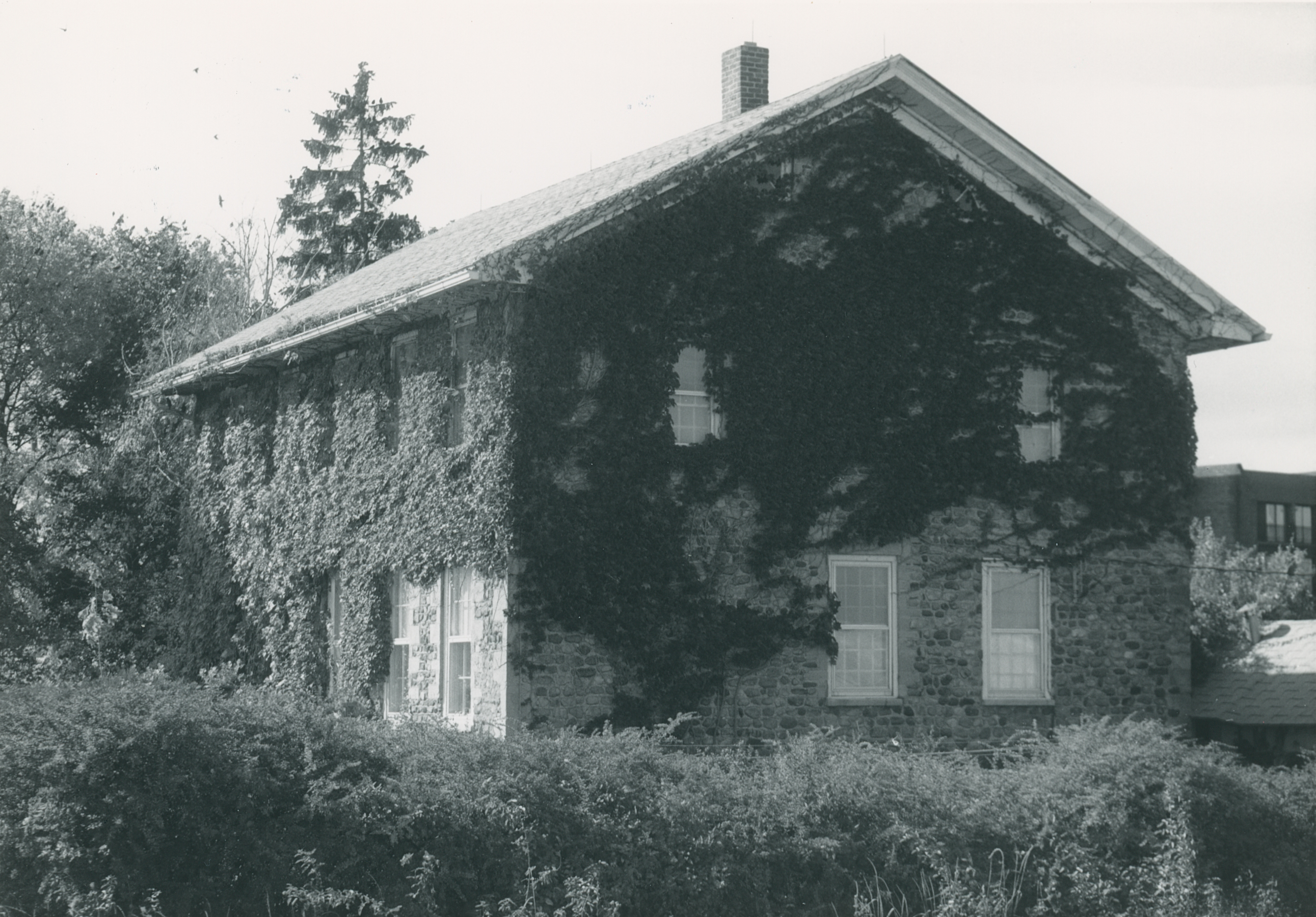 Hen-5 5121 W. Henrietta Rd 1